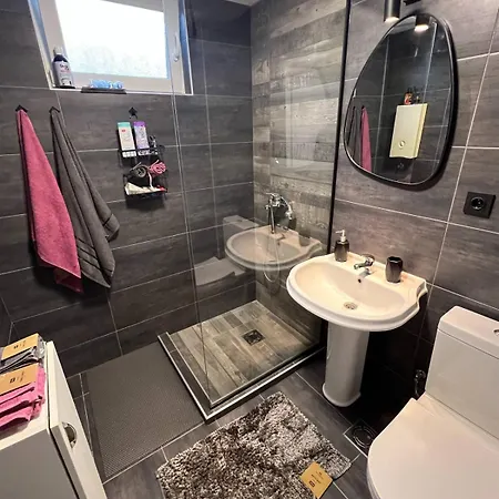 Urban Nest Apartment *